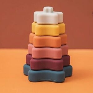 Stacking silicon earth tone star tower
